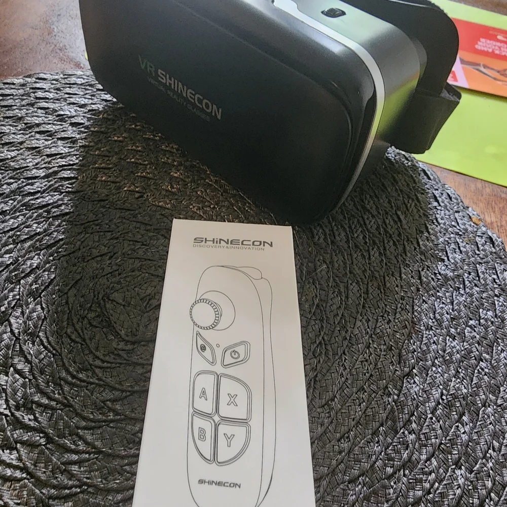 Black Virtual Reality Headset